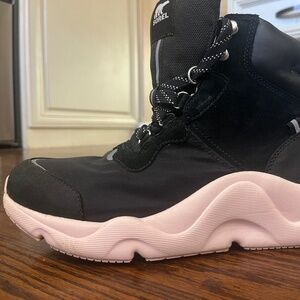 Women’s 9.5 Sorel boots